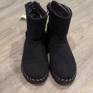 Muk Luks Black Ankle Booties Size 9.5